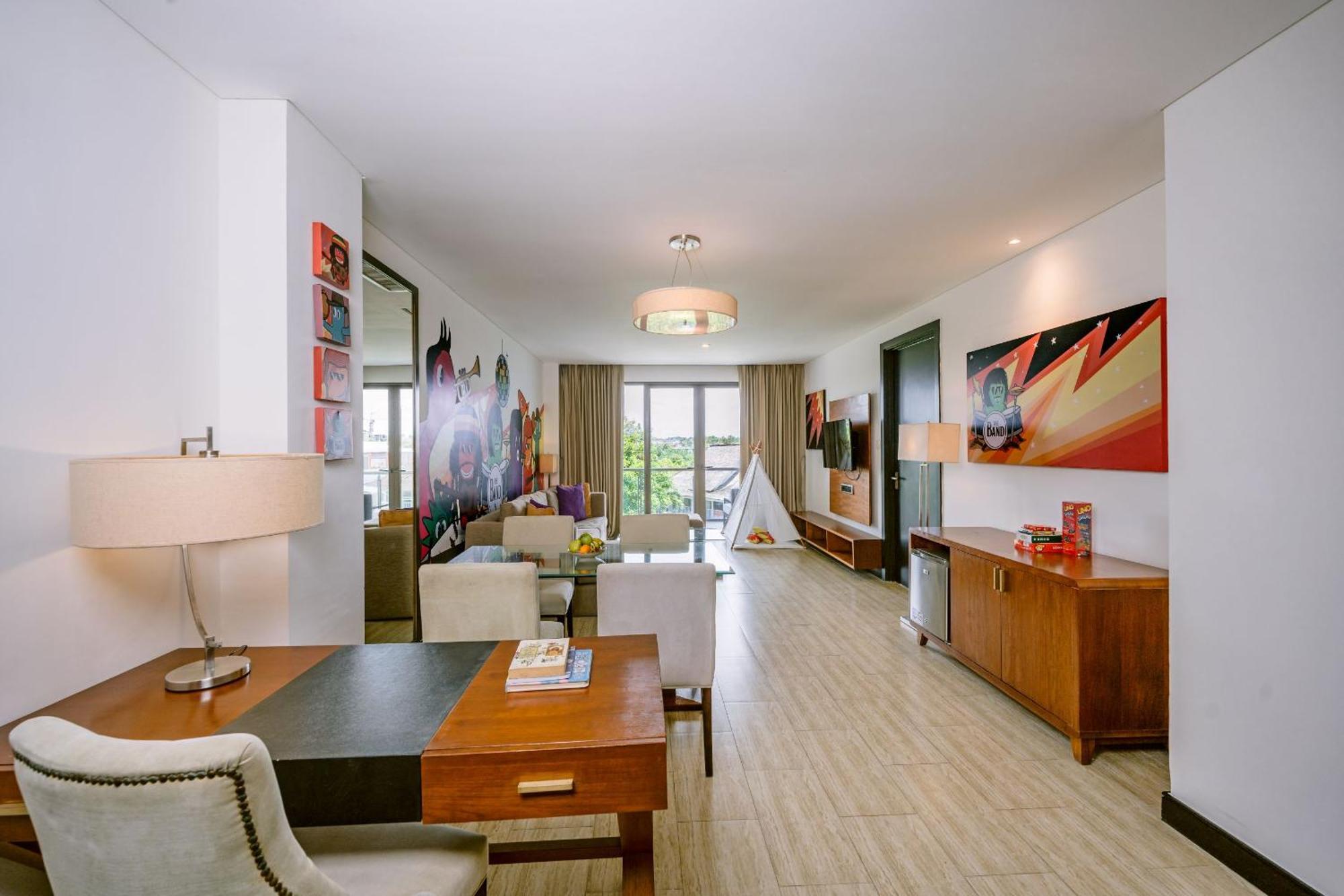 Family Suite with Traditional Kids Games,1563324061:JPEG